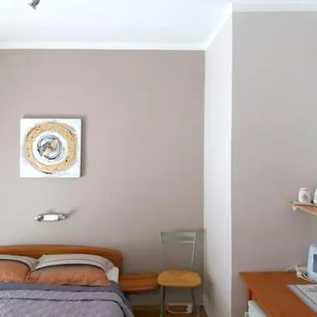 And Neda Apartment