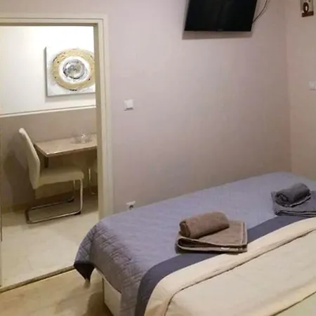 And Neda Apartment