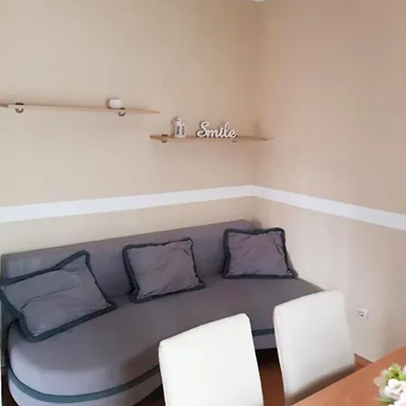 And Neda Apartment